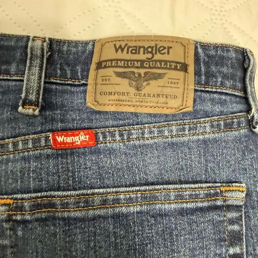Wrangler Premium Quality Denim Jeans 42x32 Comfort Comfort Guaranteed